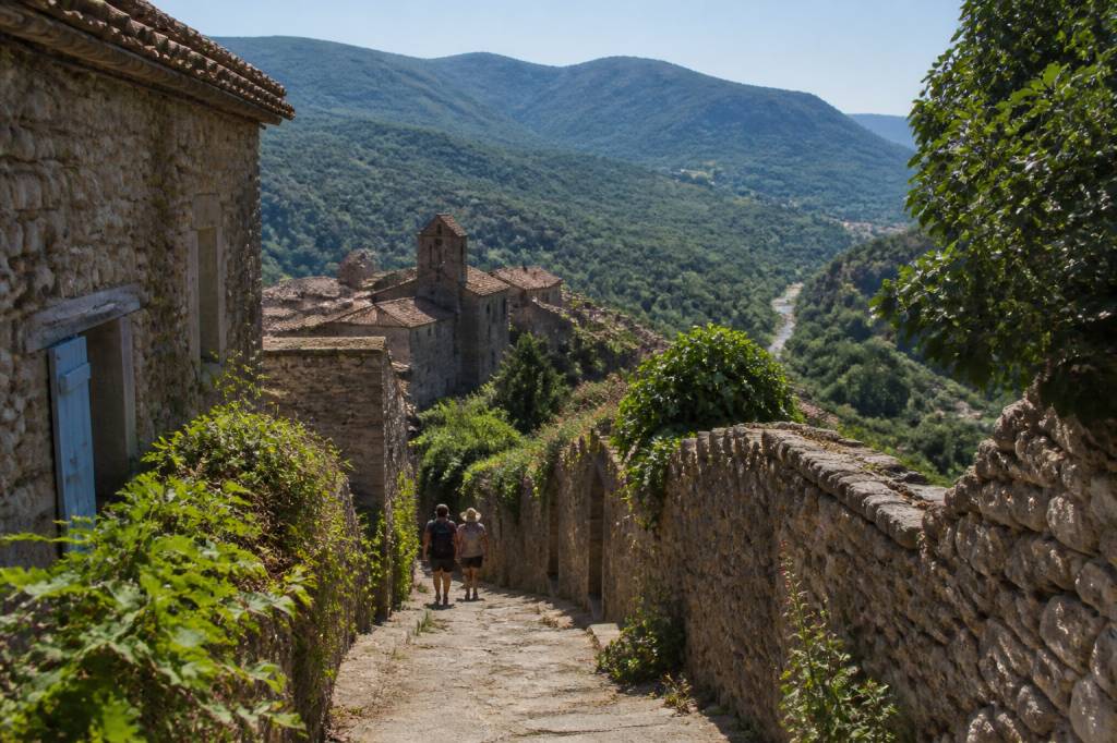 Découvrir les villages perchés de l’ardèche à pied : itinéraires et coups de cœur