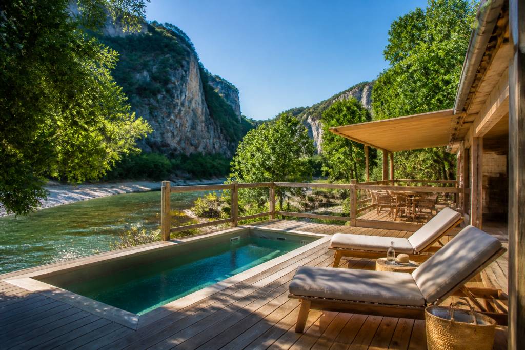 Camping 5 etoiles au bord de l'Ardèche : les meilleurs hébergements pour des vacances haut de gamme