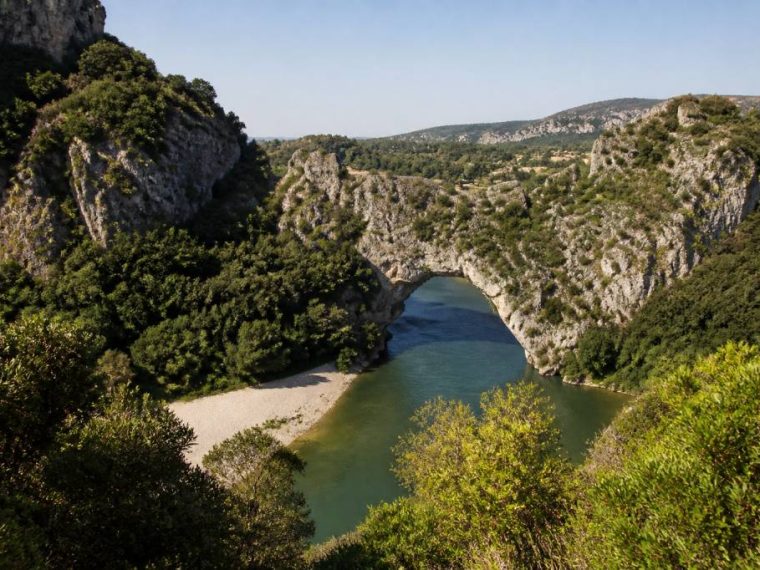 Randonnées incontournables autour des gorges de l’ardèche : les plus beaux sentiers à parcourir