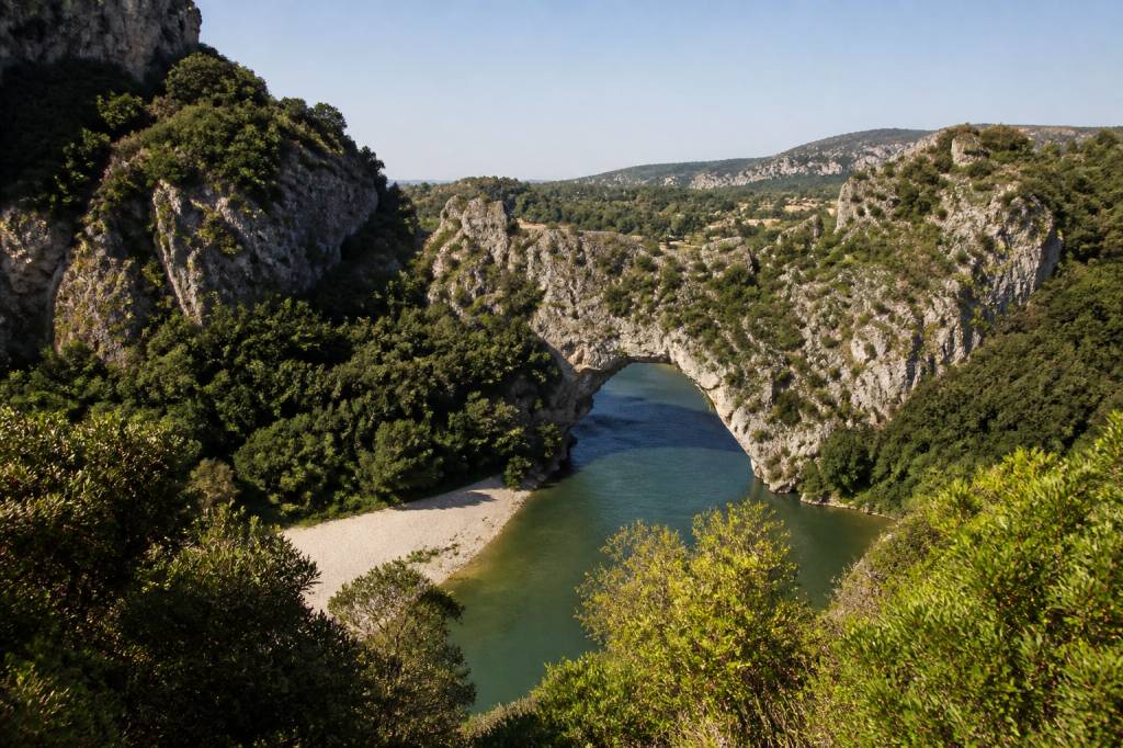 Randonnées incontournables autour des gorges de l’ardèche : les plus beaux sentiers à parcourir