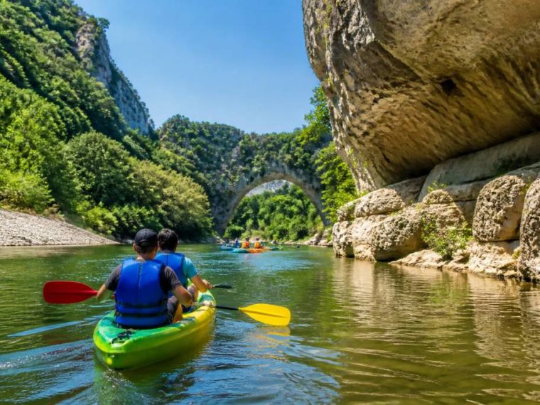 Canoë en ardèche : les parcours à ne pas manquer pour une journée inoubliable