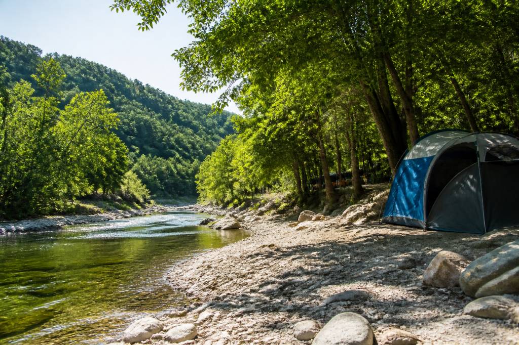 Ardèche camping bord de rivière : les meilleurs séjours au fil de l’eau
